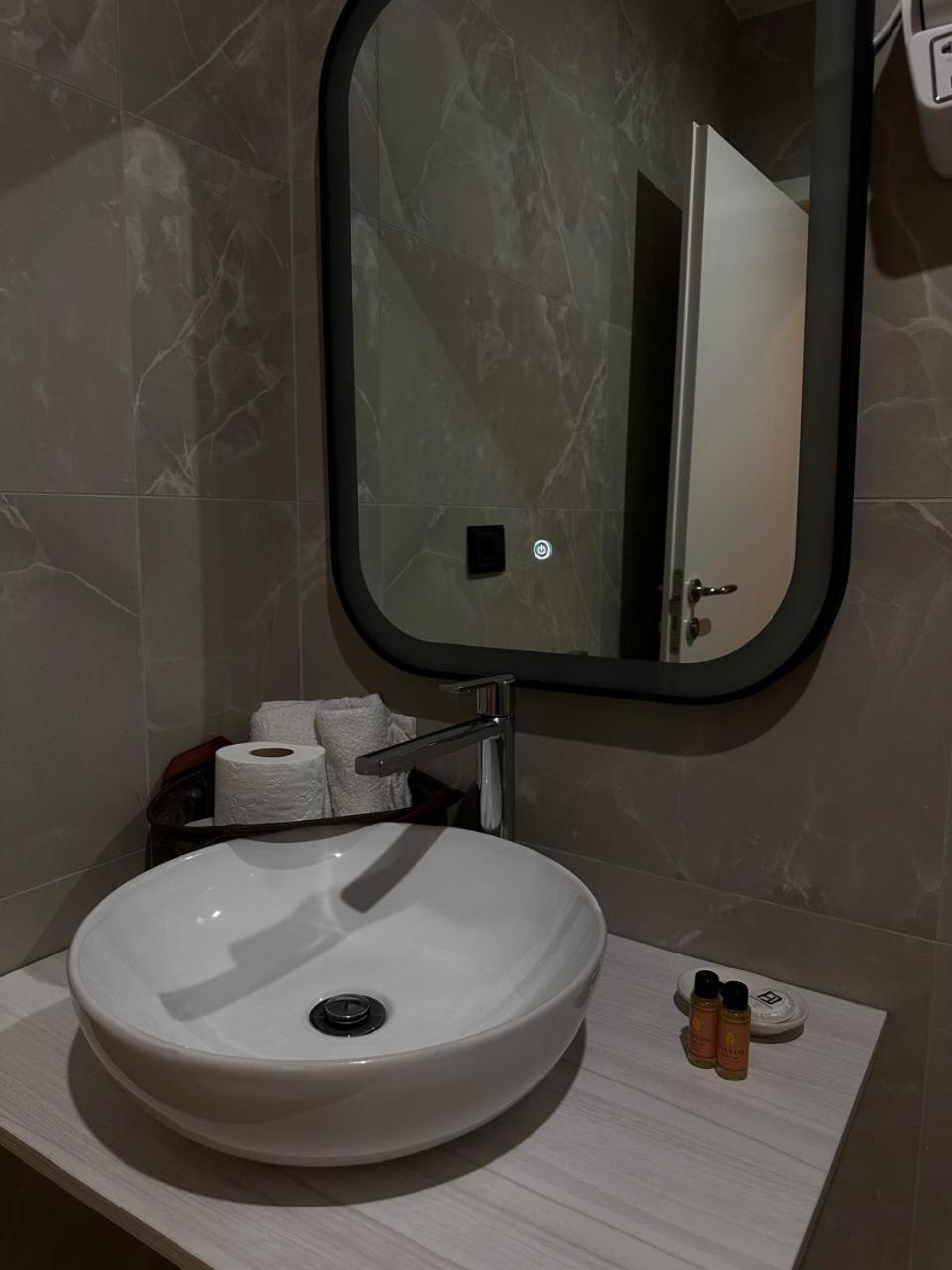 Diamond Hotel Драч Екстериор снимка